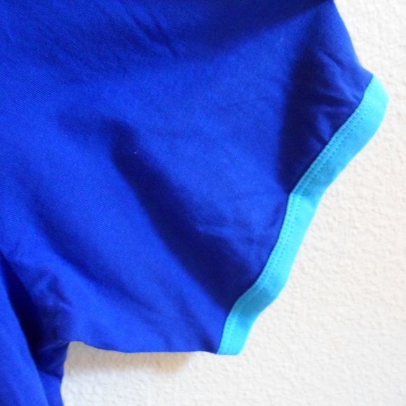 NWOT-Blue T-shirt with Button Detail - Picture 3 of 8